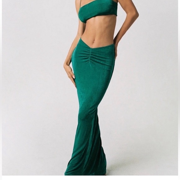 TIGERMIST - Chantelle Skirt in Forrest Green - Picture 2 of 6